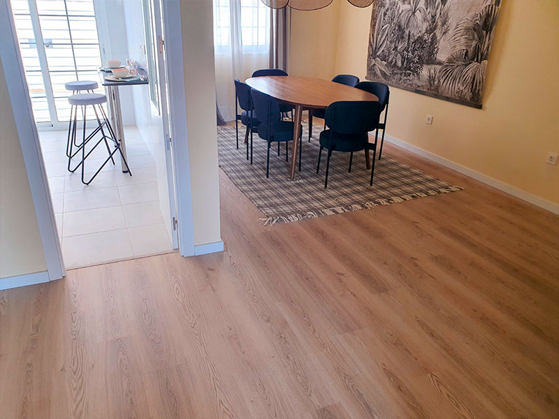 ¿Qué es mejor suelo laminado o vinílico?